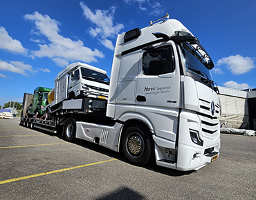 Semi dieplader transport