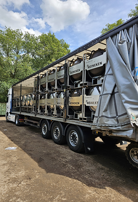 Semi dieplader transport